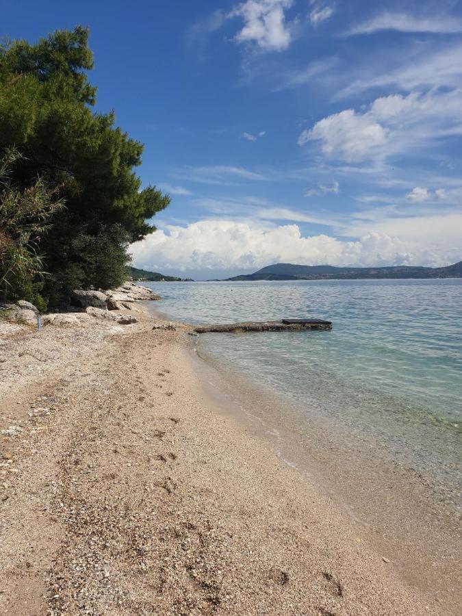 Alexandros B Hotel Nikiana Bagian luar foto