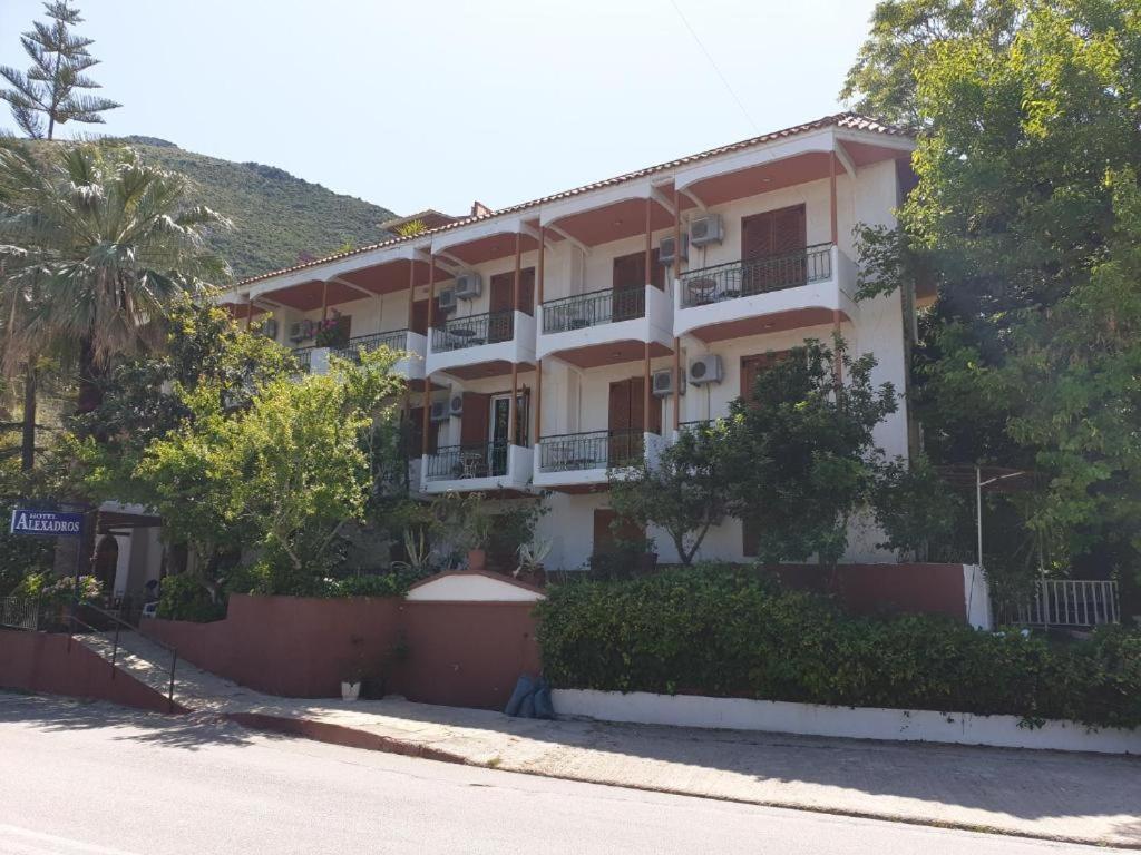 Alexandros B Hotel Nikiana Bagian luar foto