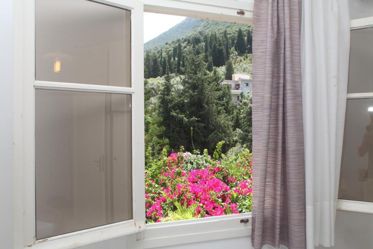 Alexandros B Hotel Nikiana Bagian luar foto
