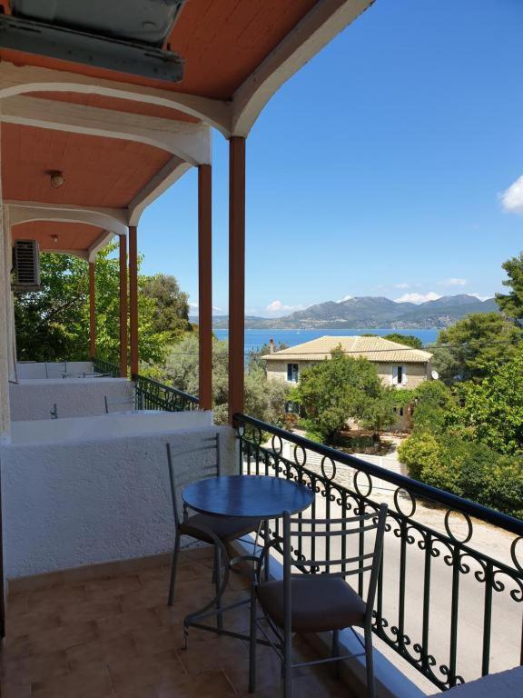 Alexandros B Hotel Nikiana Bagian luar foto