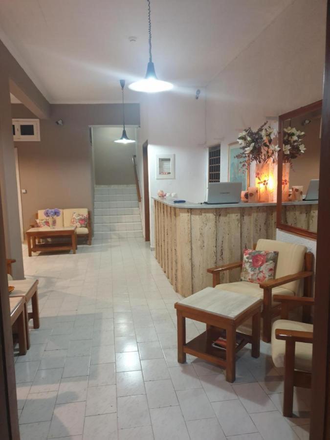 Alexandros B Hotel Nikiana Bagian luar foto