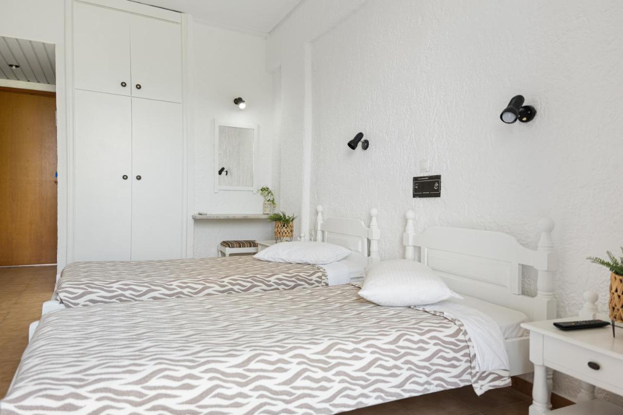 Alexandros B Hotel Nikiana Bagian luar foto