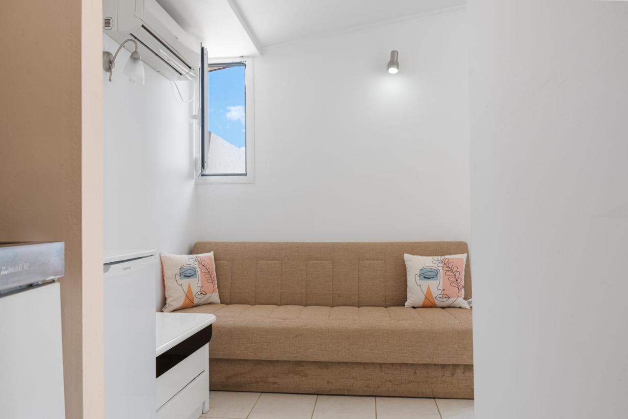 Alexandros B Hotel Nikiana Bagian luar foto
