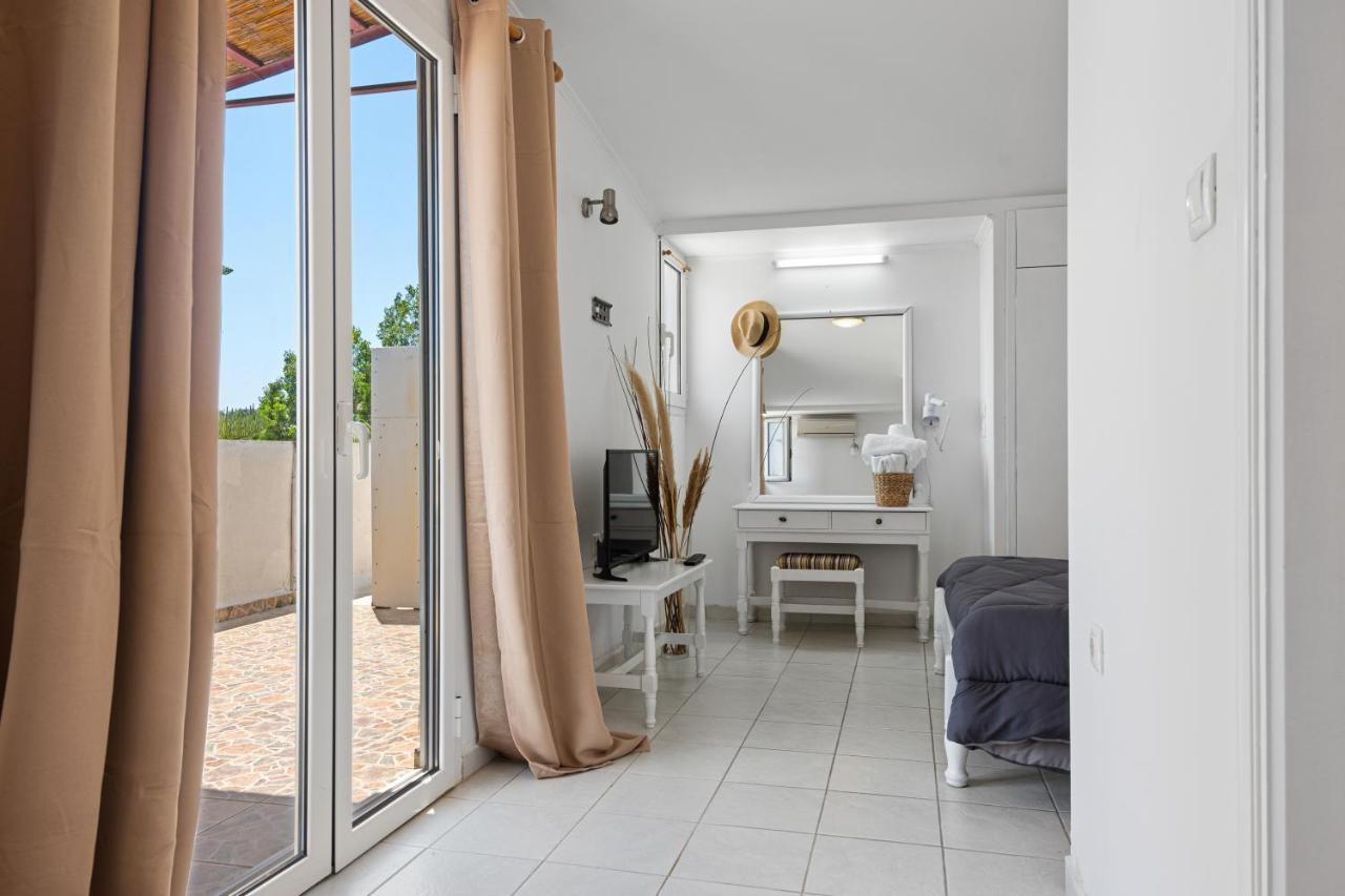 Alexandros B Hotel Nikiana Bagian luar foto