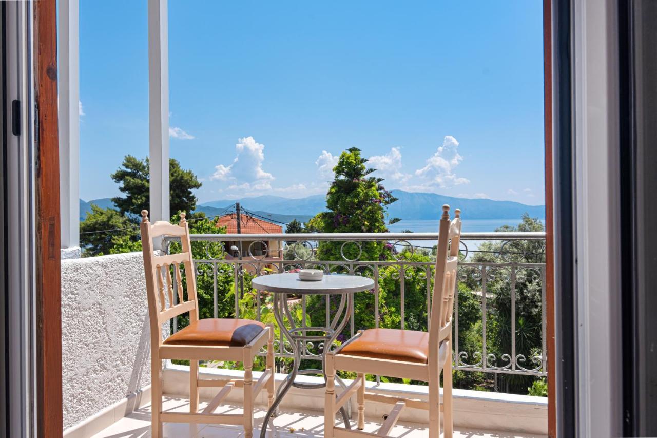 Alexandros B Hotel Nikiana Bagian luar foto