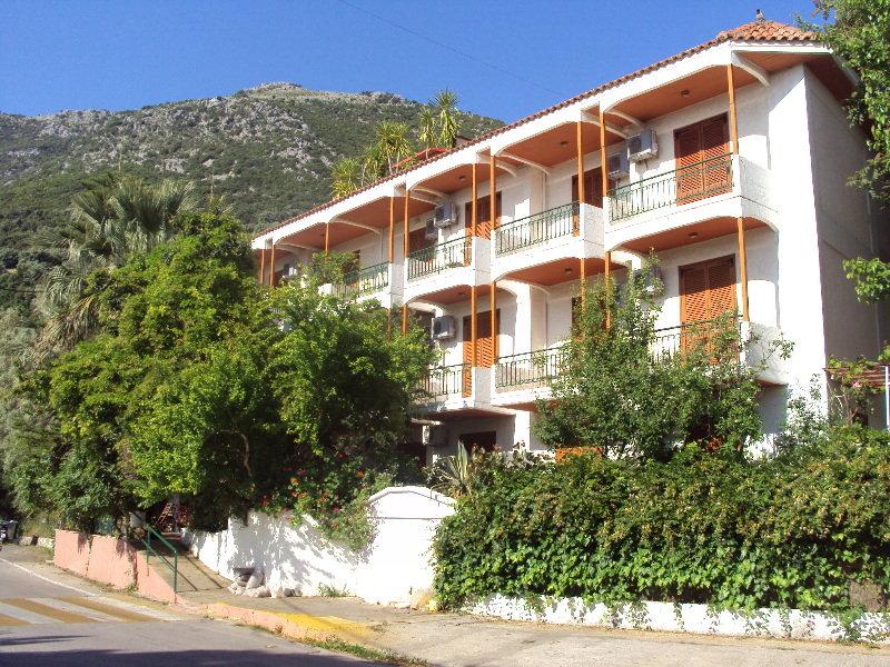 Alexandros B Hotel Nikiana Bagian luar foto