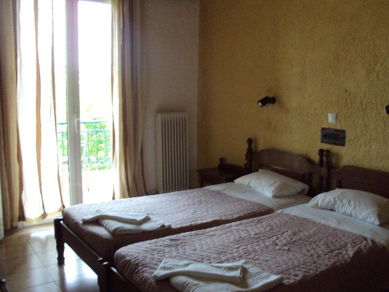 Alexandros B Hotel Nikiana Bagian luar foto