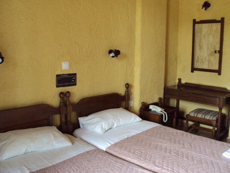 Alexandros B Hotel Nikiana Bagian luar foto
